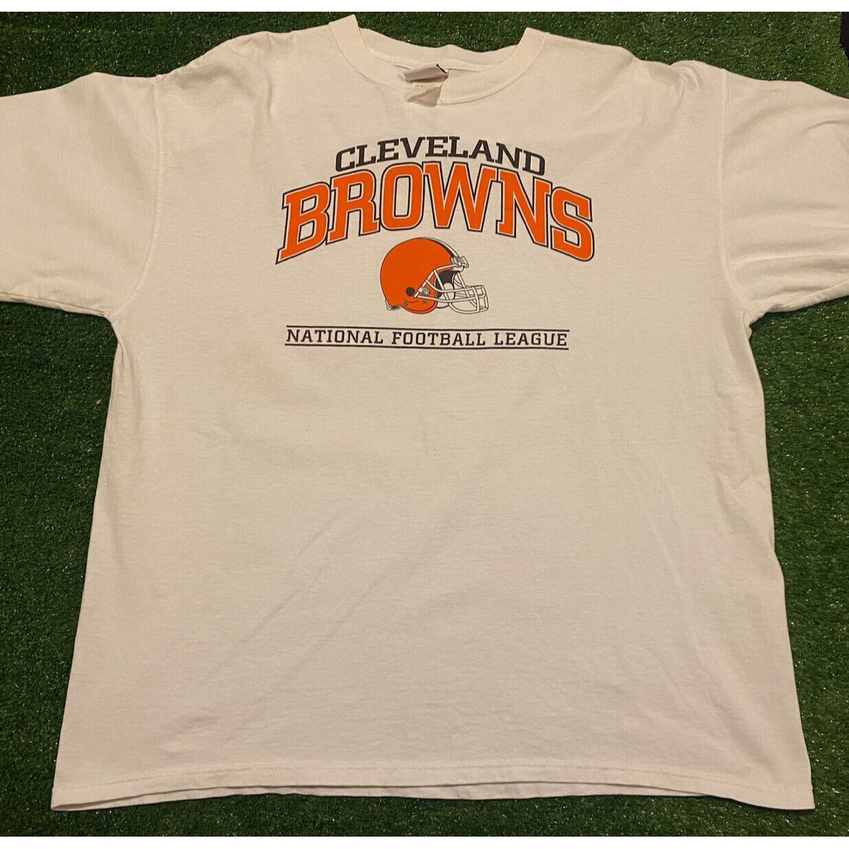 Vintage Y2K Retro NFL Cleveland Browns arch spell out football t-shirt XL white