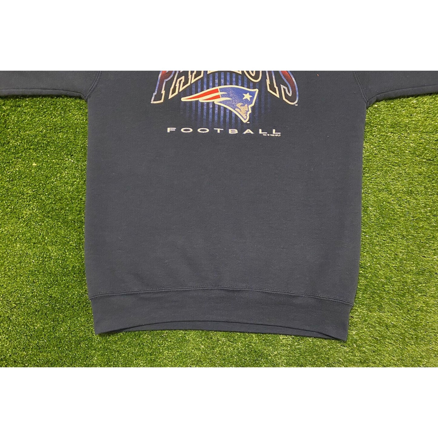 Vintage Salem Sportswear New England Patriots logo crewneck sweatshirt small 90s