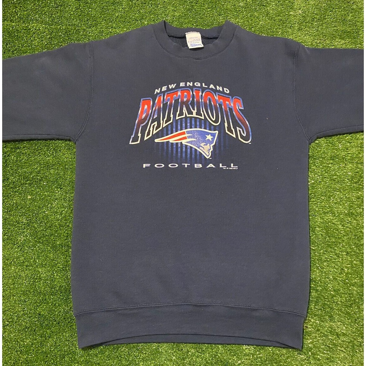 Vintage Salem Sportswear New England Patriots logo crewneck sweatshirt small 90s