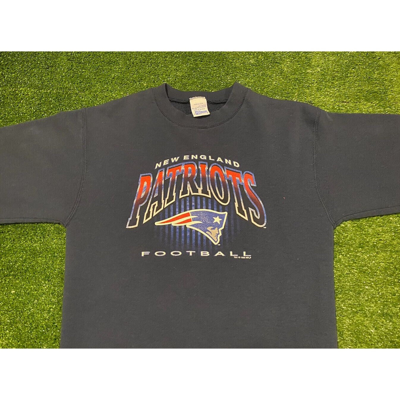 Vintage Salem Sportswear New England Patriots logo crewneck sweatshirt small 90s
