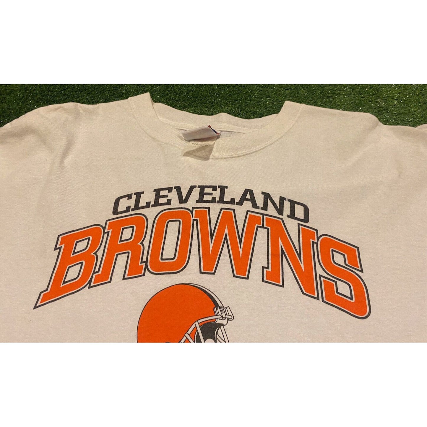 Vintage Y2K Retro NFL Cleveland Browns arch spell out football t-shirt XL white