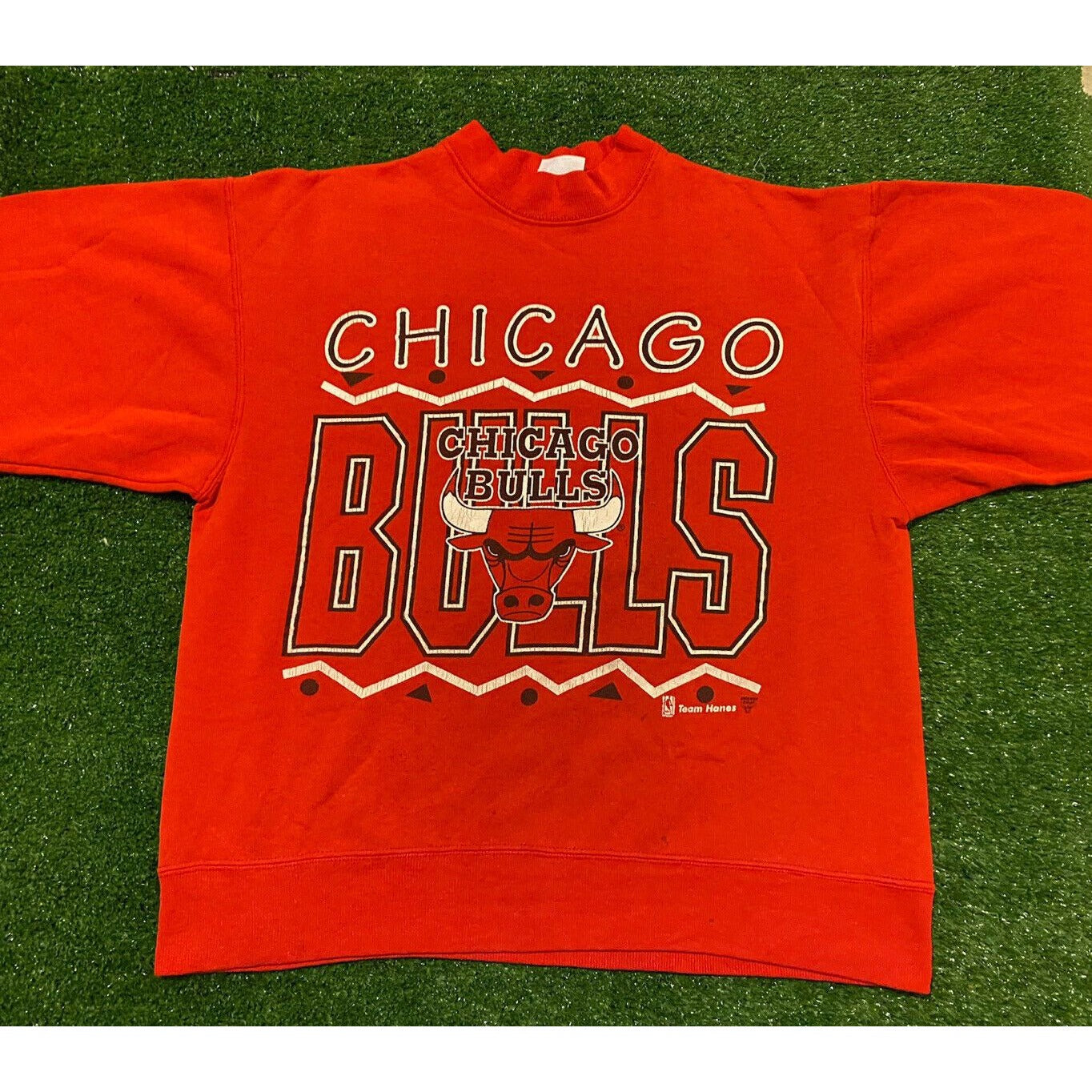 Vintage 1990s Team Hanes Chicago Bulls logo spell out crewneck sweatshirt medium