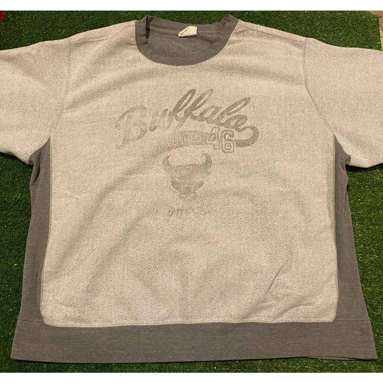 Vintage MV Sport Reverse Pro Weave Buffalo Bulls crewneck sweatshirt XL gray