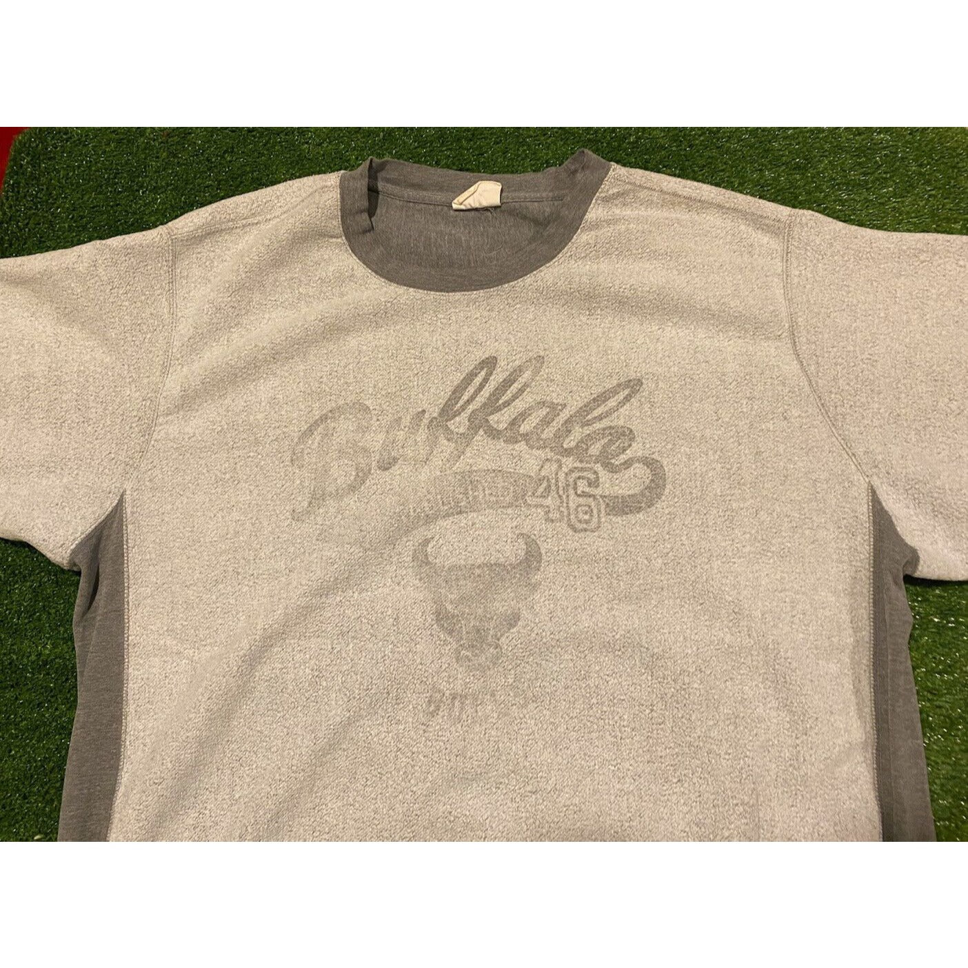 Vintage MV Sport Reverse Pro Weave Buffalo Bulls crewneck sweatshirt XL gray