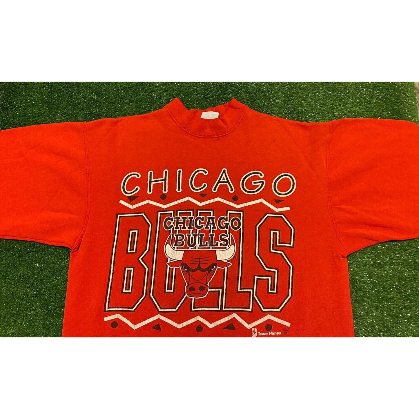 Vintage 1990s Team Hanes Chicago Bulls logo spell out crewneck sweatshirt medium