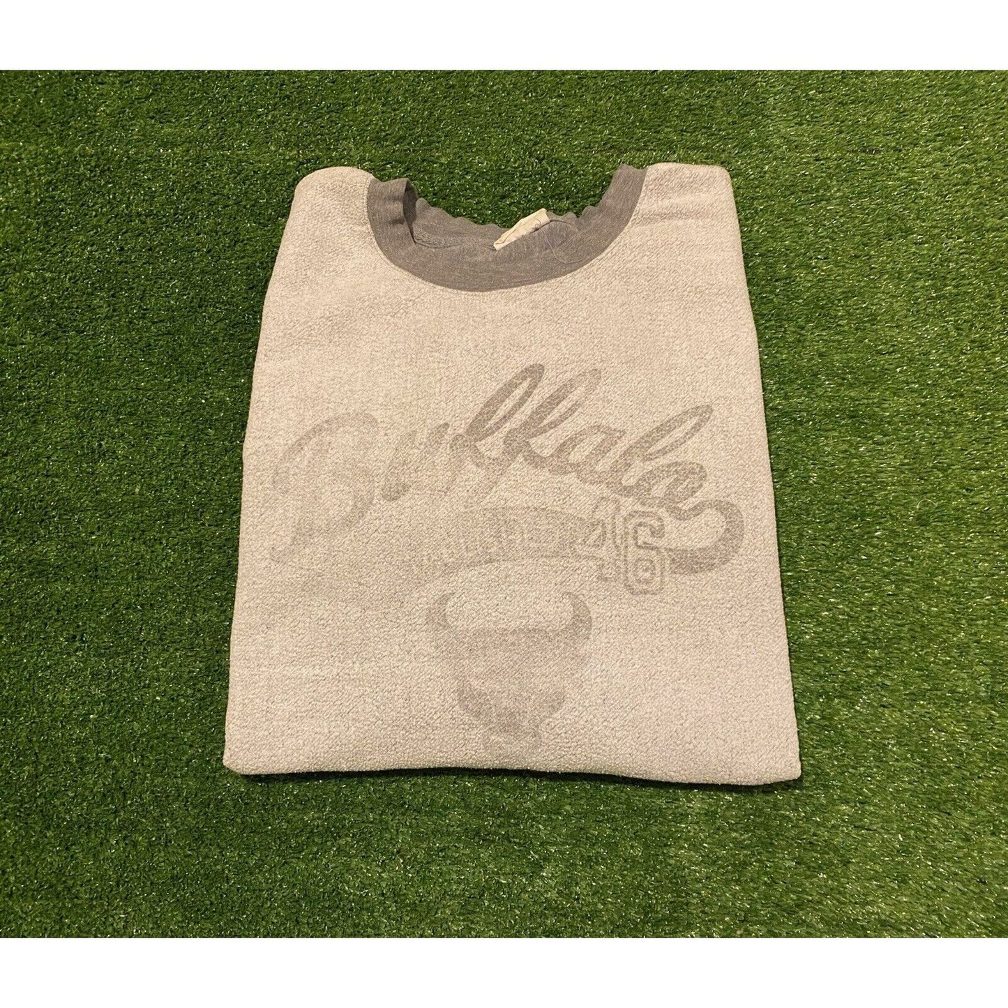 Vintage MV Sport Reverse Pro Weave Buffalo Bulls crewneck sweatshirt XL gray