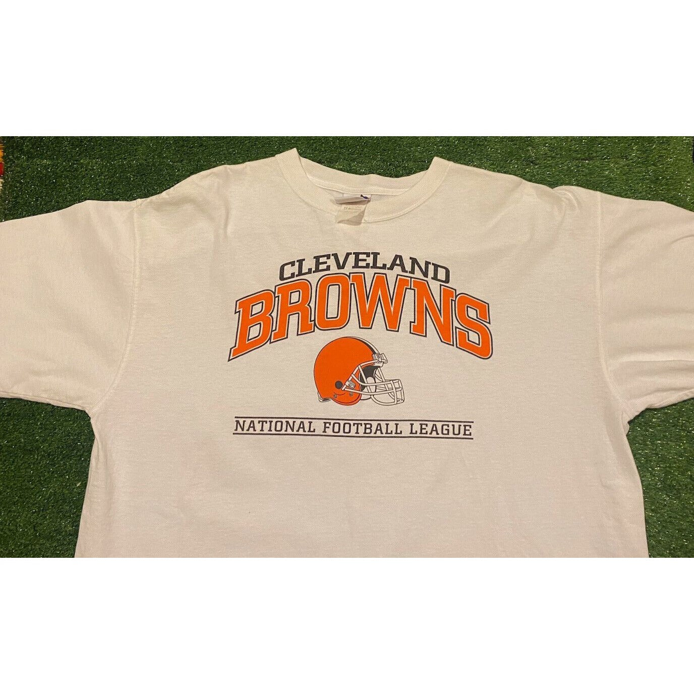Vintage Y2K Retro NFL Cleveland Browns arch spell out football t-shirt XL white