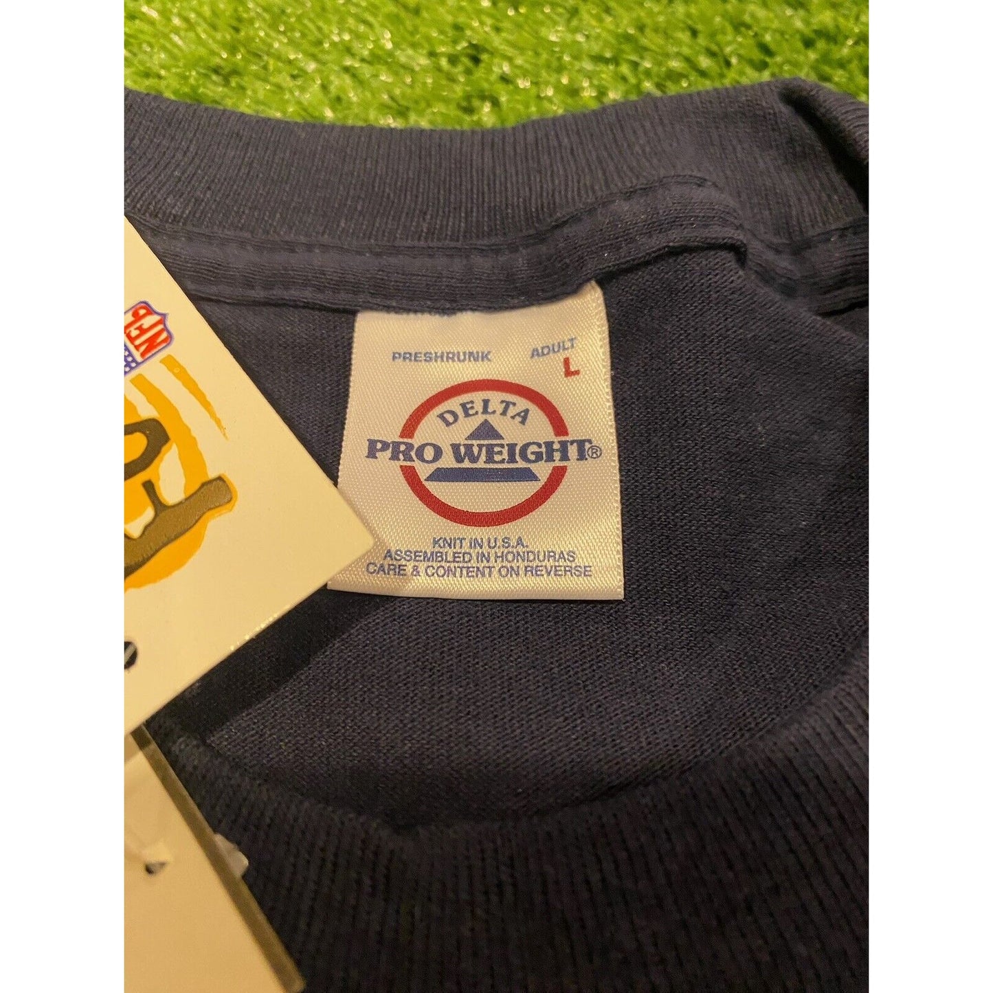Vintage Delta Tennessee Titans shadow football field t-shirt NWT large blue