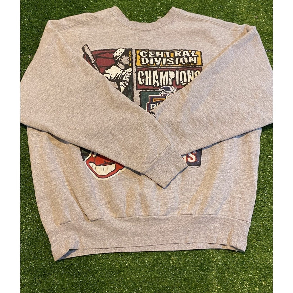 Vintage Cleveland Indians sweatshirt mens medium gray chief wahoo starter 90s 38
