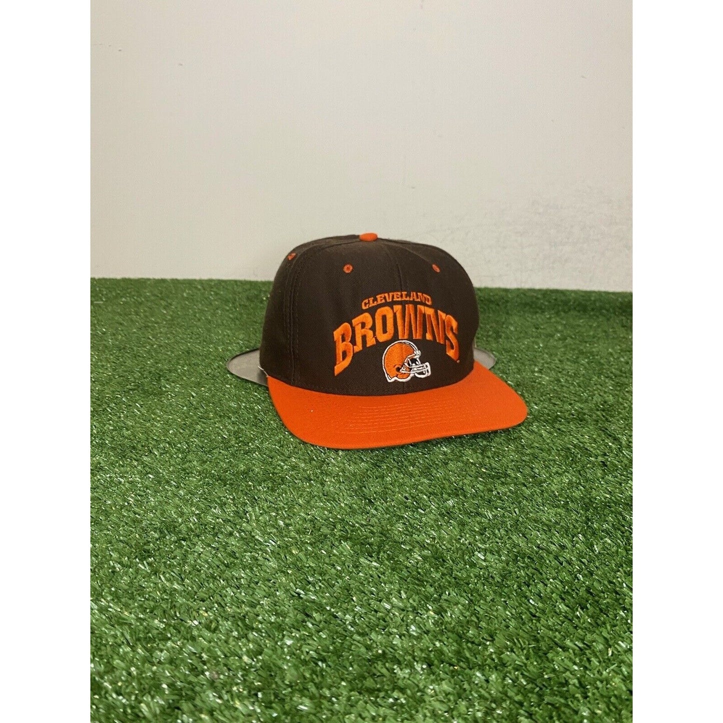 Vintage Nutmeg Mills Cleveland Browns arch logo snapback hat NWT 1990s