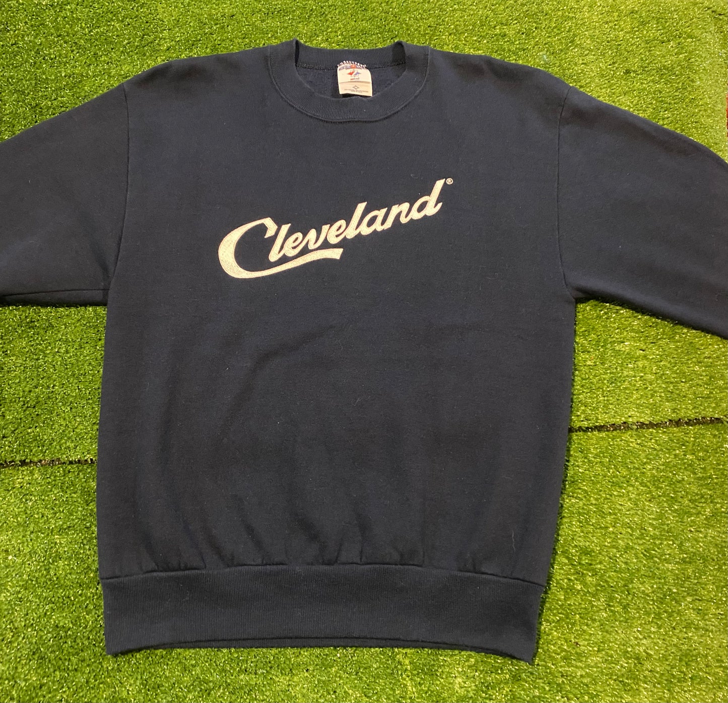 Vintage Officially Licensed embroidered Cleveland script crewneck sweatshirt oversized medium