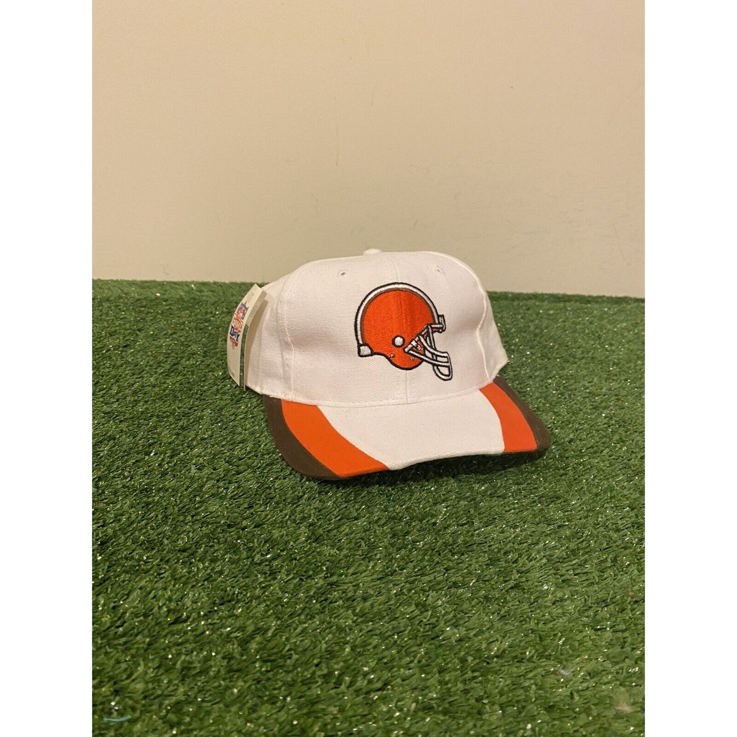 Vintage Twins Enterprise Cleveland Browns Helmet striped snapback hat NWT