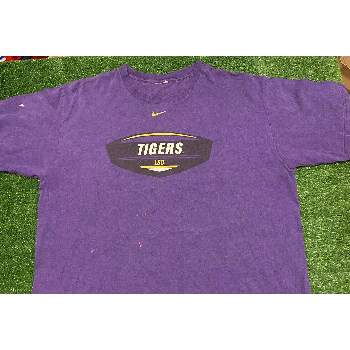 Vintage 1990s Retro Nike LSU Tigers Center Swoosh Diamond t-shirt XL purple