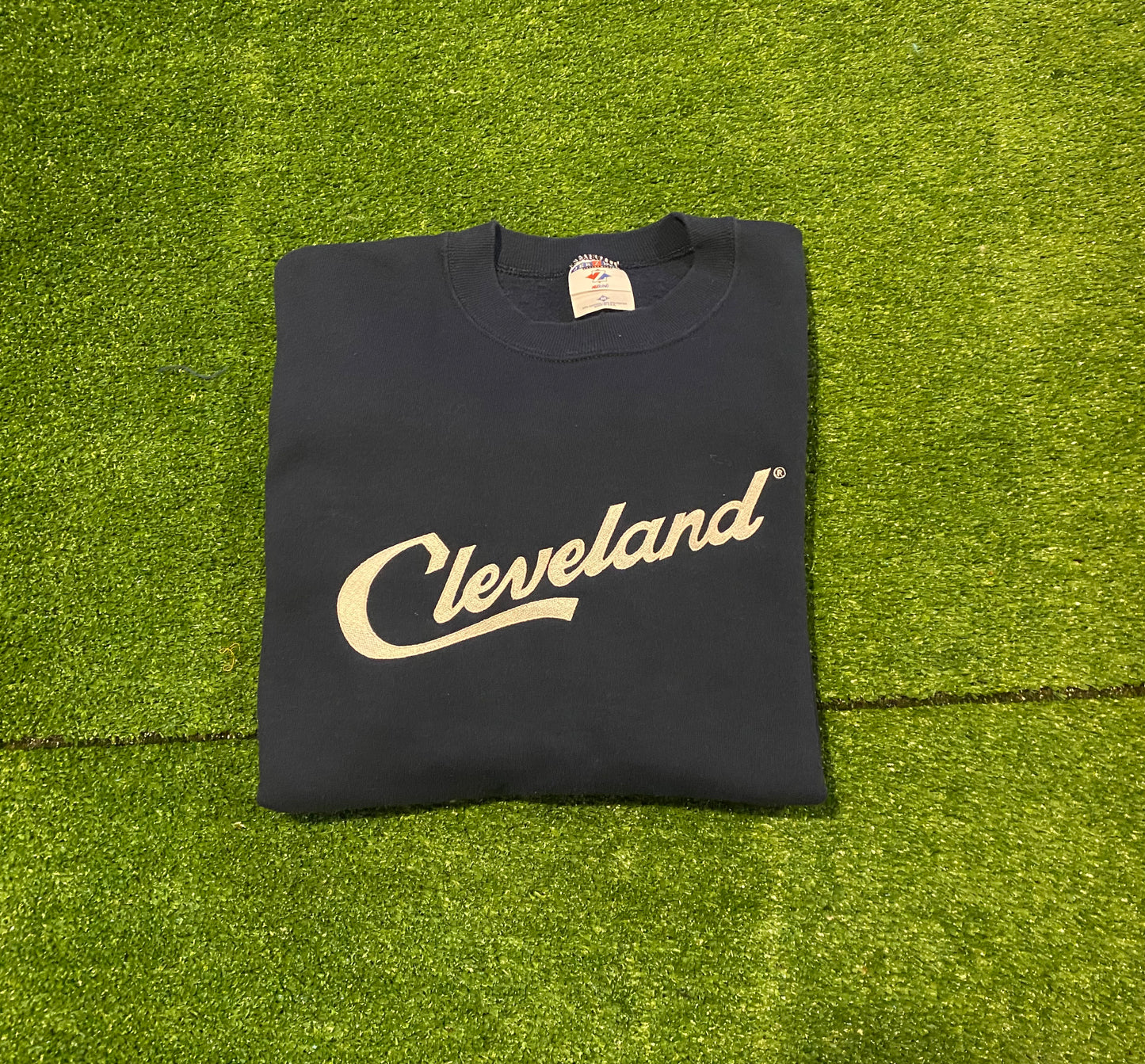 Vintage Officially Licensed embroidered Cleveland script crewneck sweatshirt oversized medium