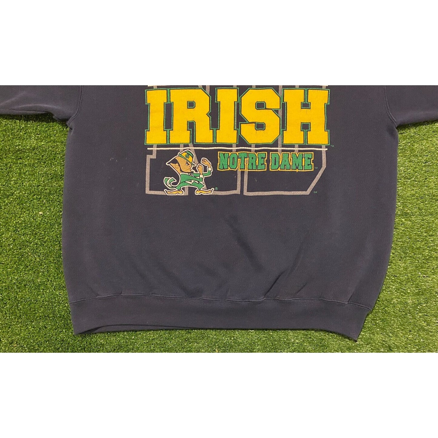 Vintage Notre Dame ND Fighting Irish spell out logo crewneck sweatshirt XL