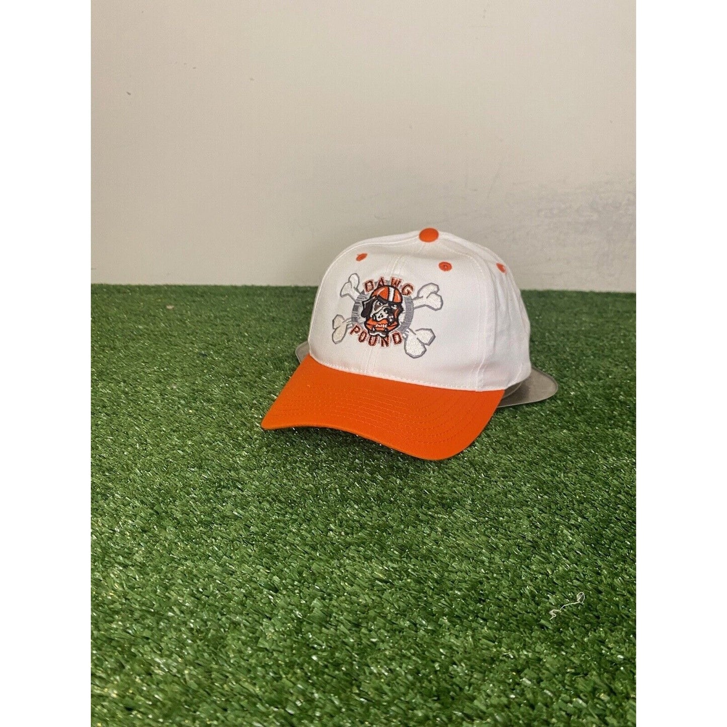 Vintage Cleveland Browns hat cap snap back logo athletic dawg pound mens white