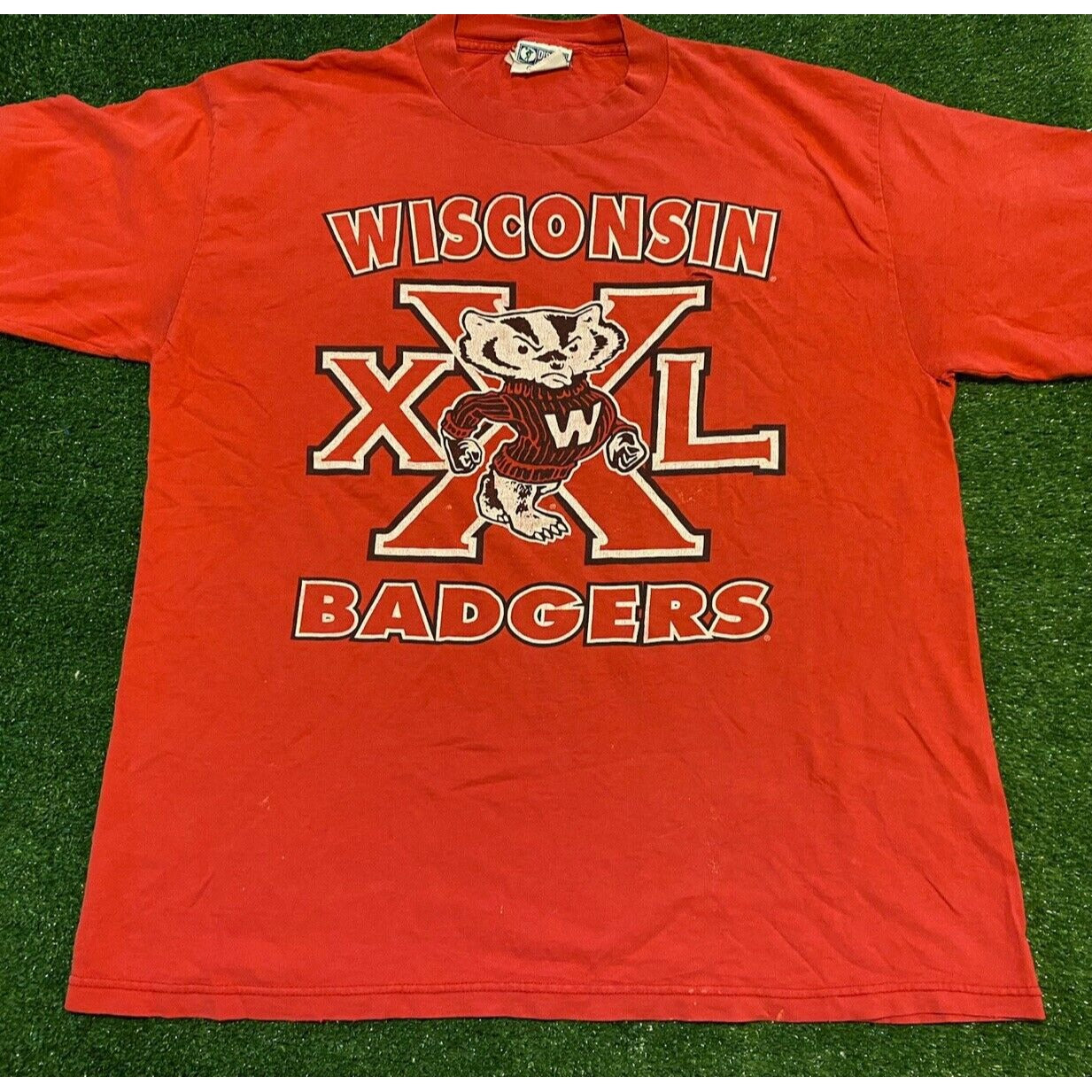 Vintage Discus Athletics Wisconsin Badgers athletics bucky t-shirt large red 90s