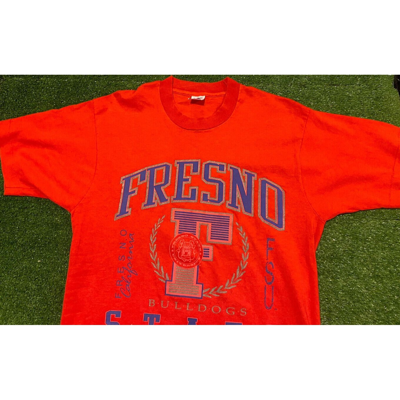 Vintage Fresno State FSU Bulldogs arch t-shirt large red Fruit of the Loom 1990s