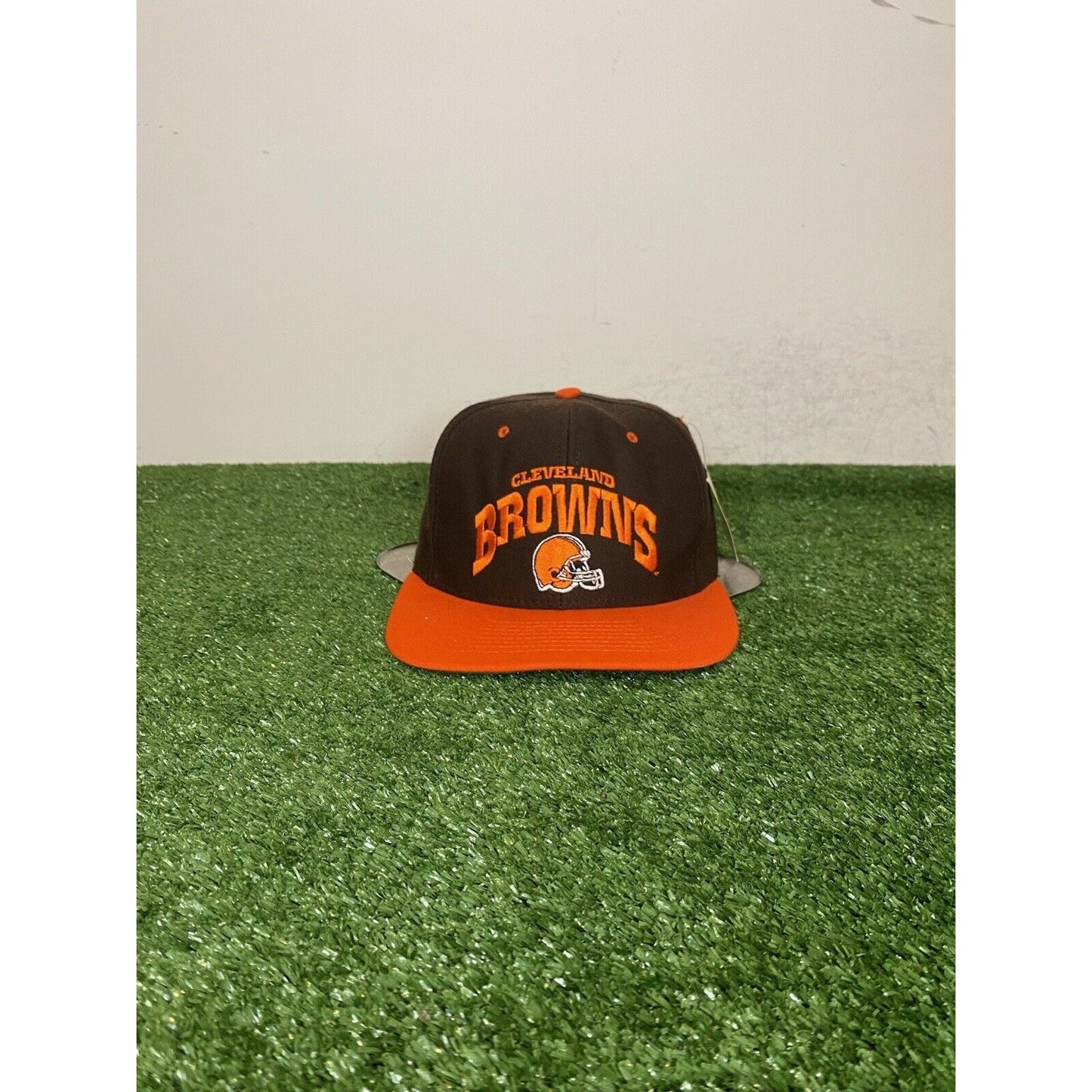 Vintage Nutmeg Mills Cleveland Browns arch logo snapback hat NWT 1990s