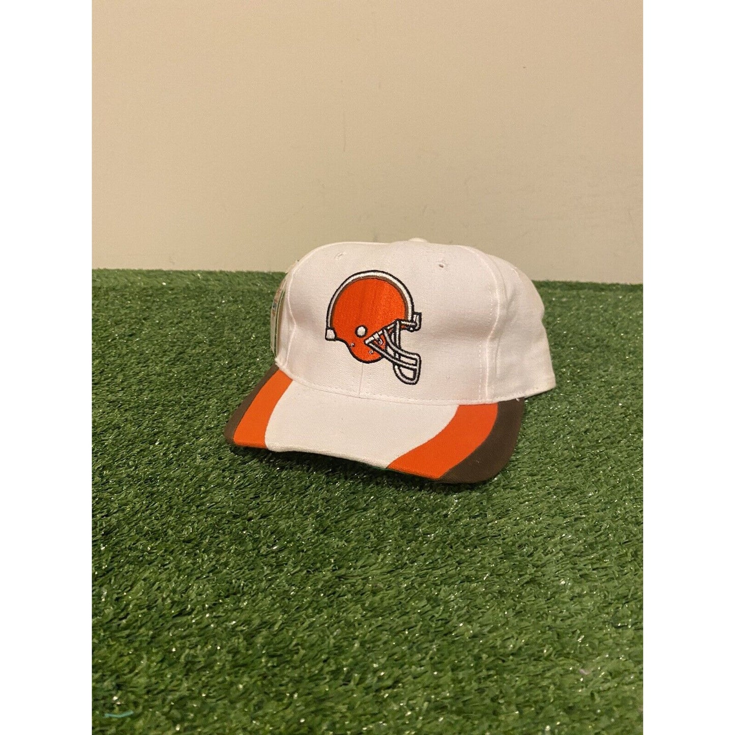 Vintage Twins Enterprise Cleveland Browns Helmet striped snapback hat NWT