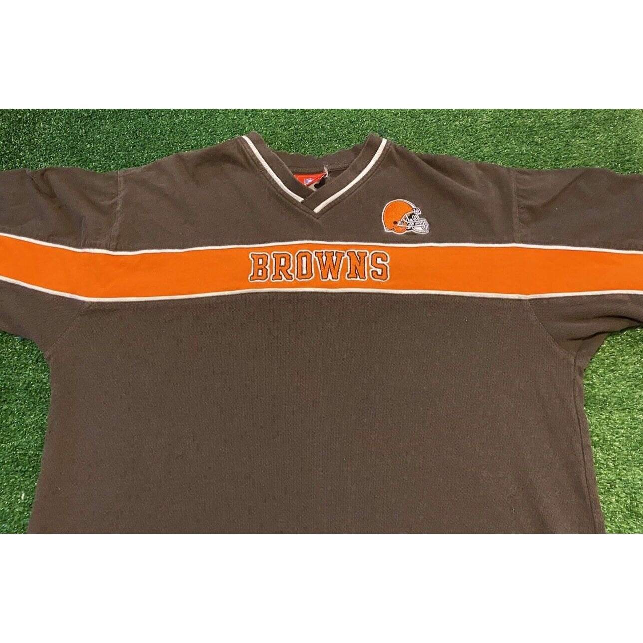 Retro Y2K Cleveland Browns spell out v-neck t-shirt XL orange brown Football