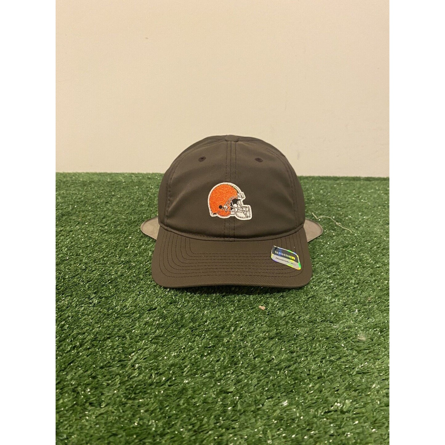 Women's Vintage Reebok Cleveland Browns logo strapback hat NWT brown