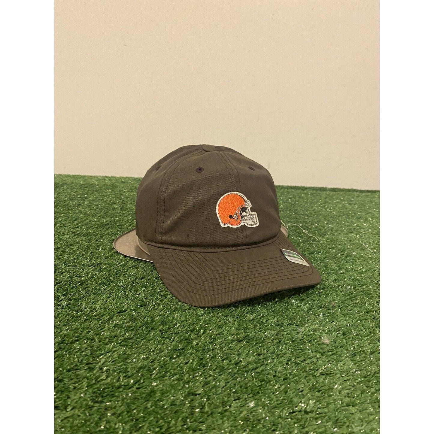 Women's Vintage Reebok Cleveland Browns logo strapback hat NWT brown