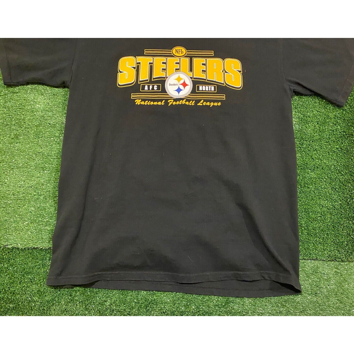 Vintage YTK NFL Team Pittsburgh Steelers graphic logo t-shirt black large