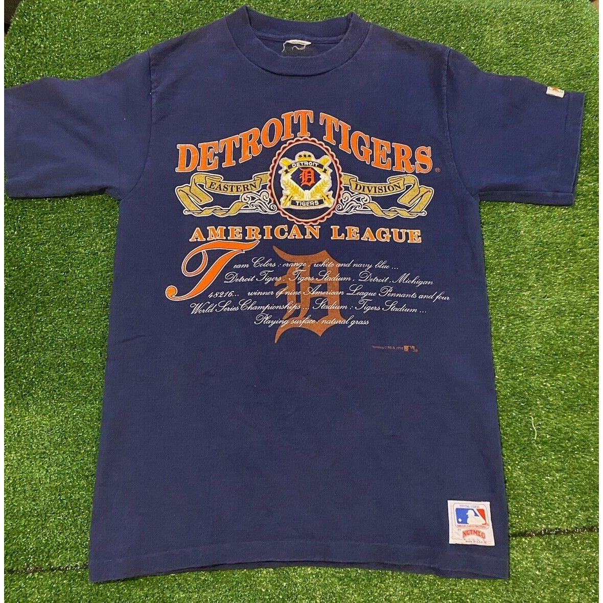 Vintage Detroit Tigers shirt mens medium Nutmeg Mills blue 90s adult unisex