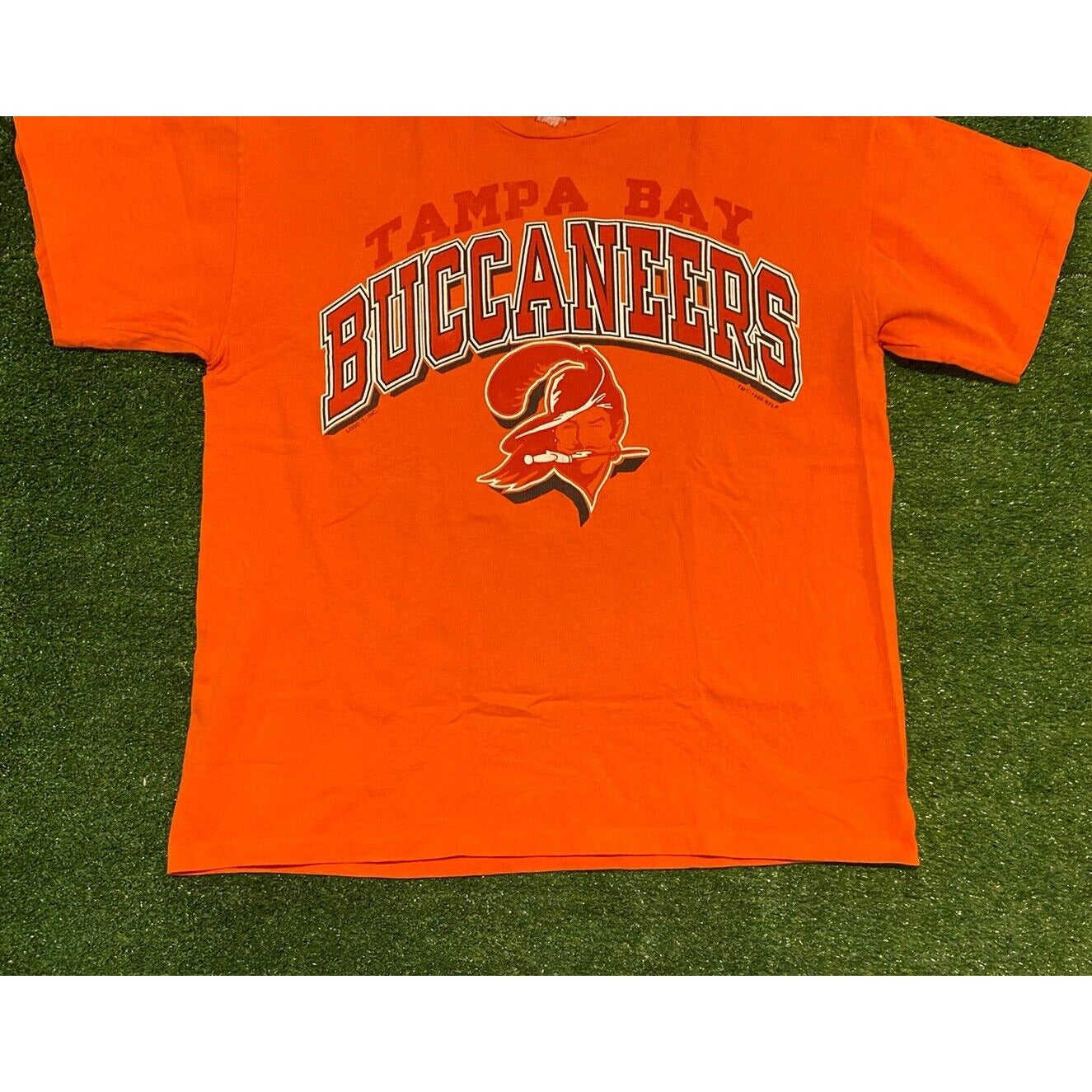 Vintage Tampa Bay Buccaneers shirt mens medium orange short sleeve logo 7 18