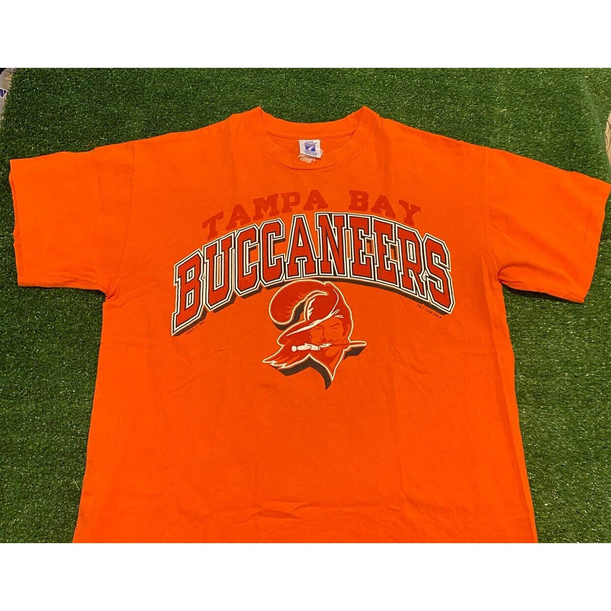 Vintage Tampa Bay Buccaneers shirt mens medium orange short sleeve logo 7 18