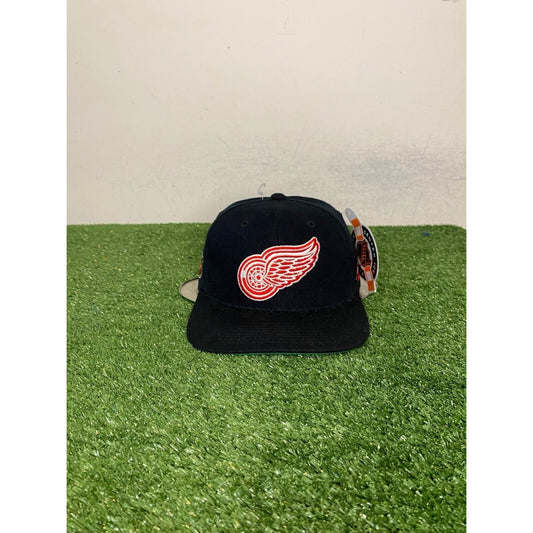 Vintage Detroit Red Wings hat cap snap back black sports specialties deadstock