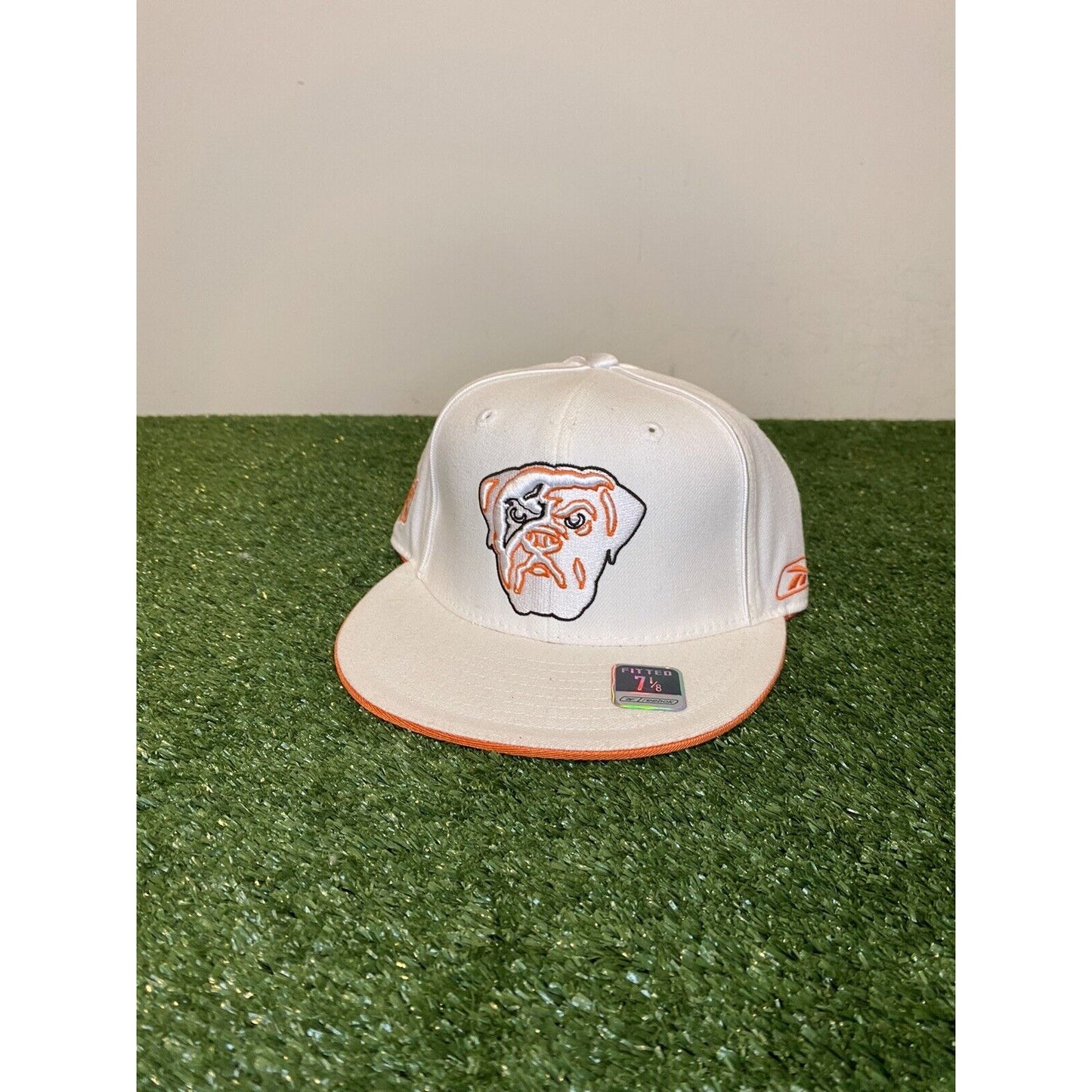 Vintage YTK reebok Cleveland Browns Fitted hat 7 1/8 white dazzle Exclusive